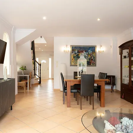 Major And Holiday home *